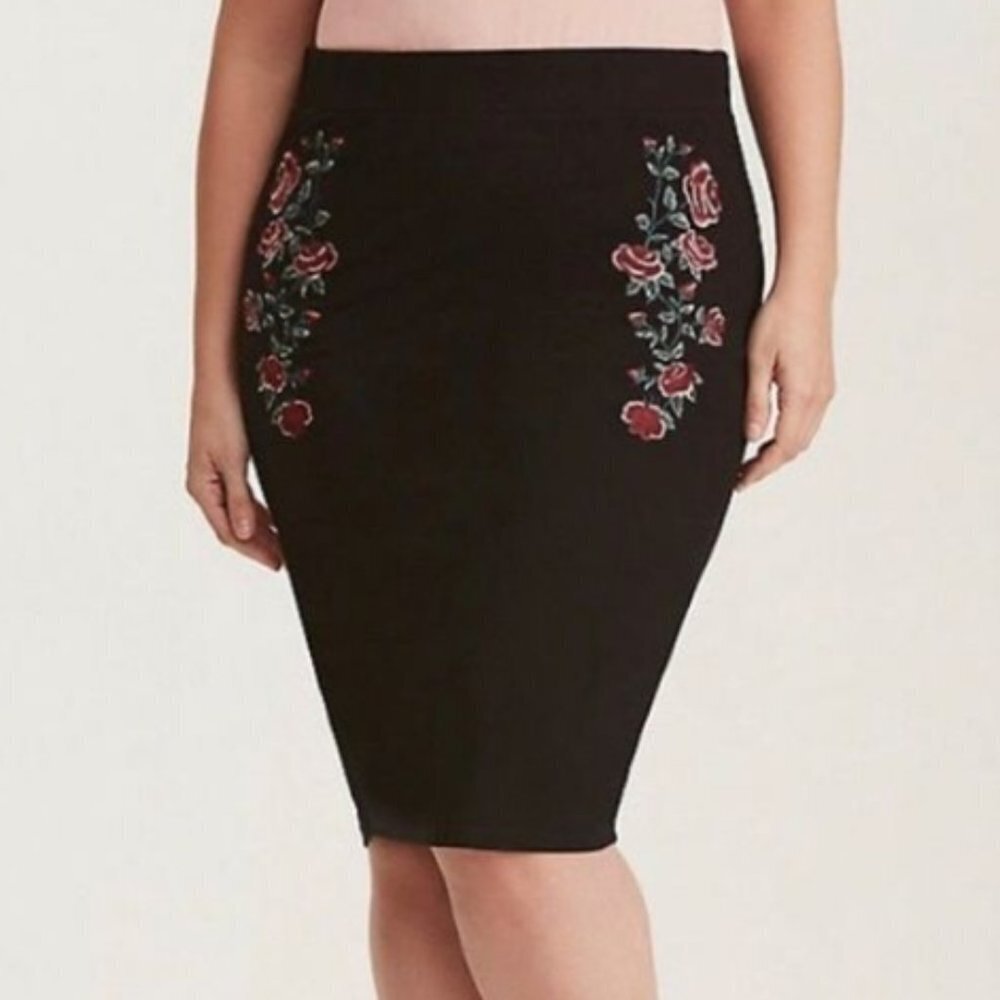 Torrid Embroidered  Rose Pencil Skirt